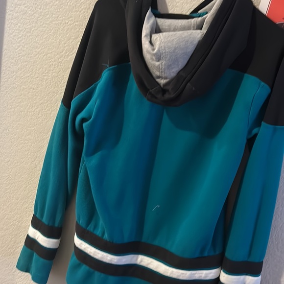 Sharks hoodie good condition size large - Picture 2 of 3